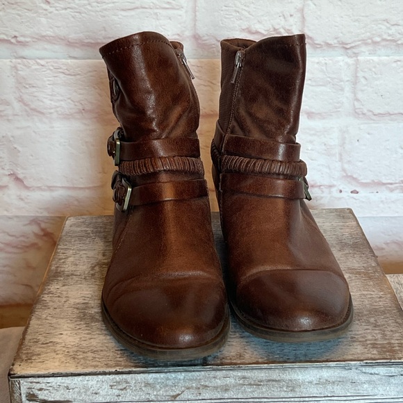 BareTraps Minay Ankle Boots - Picture 2 of 8